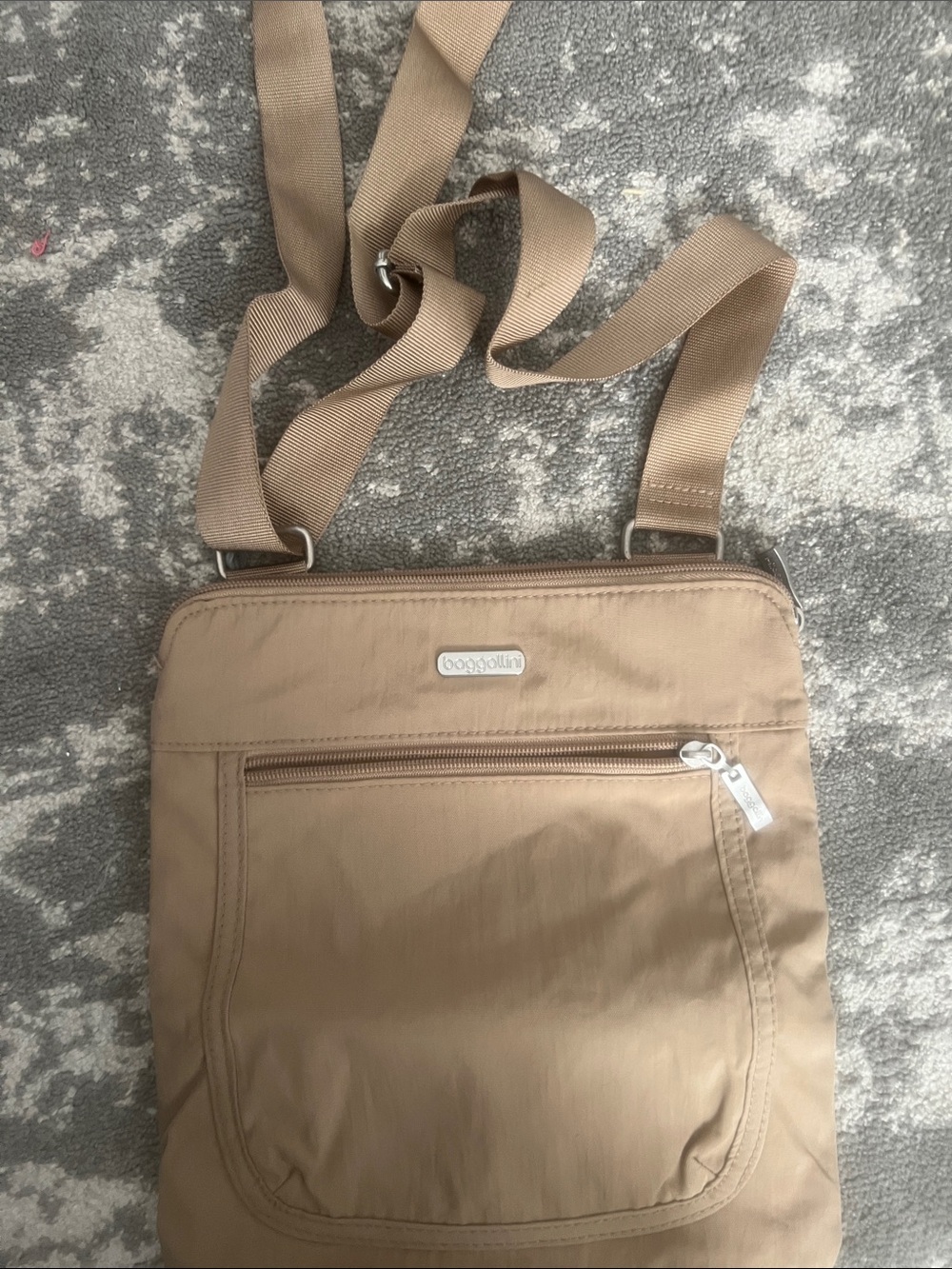 Baggallini tan crossbody messenger bag